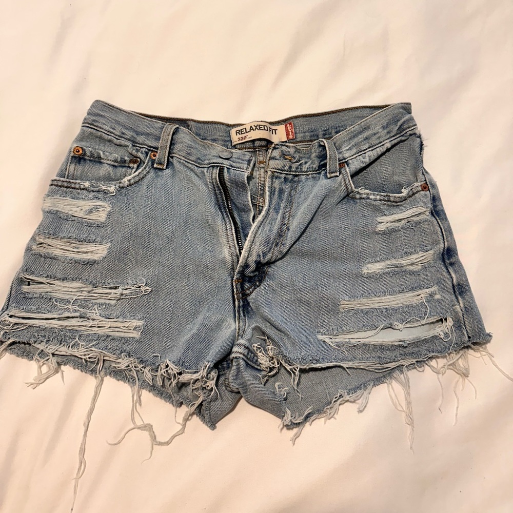 Levis Distressed Shorts 🩵